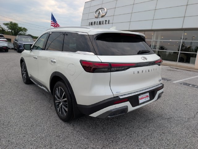 Used 2023 INFINITI QX60 Sensory w/ Cargo Package AWD/4WD image 3