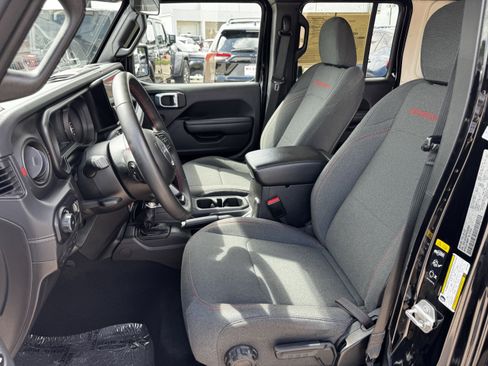 Used 2024 Jeep Wrangler Unlimited Rubicon AWD/4WD image 27