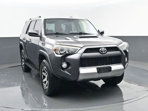 Used 2018 Toyota 4Runner TRD Off-Road image 3