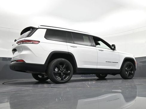 Used 2023 Jeep Grand Cherokee L Laredo AWD/4WD image 18