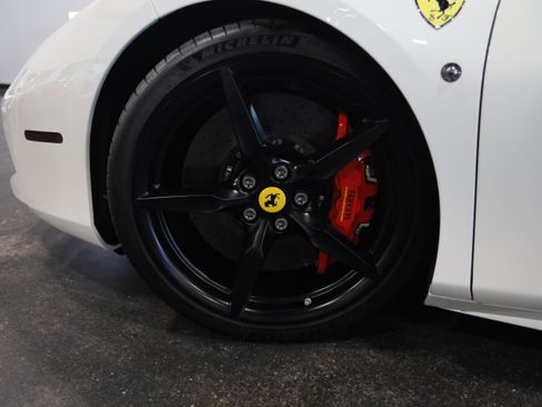 Used 2016 Ferrari 488 GTB RWD image 12