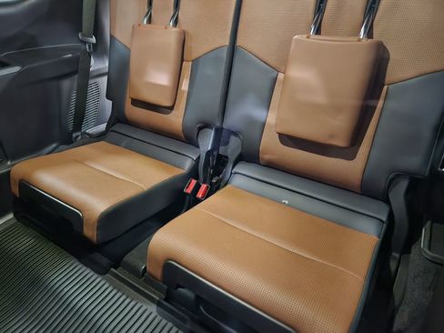 Used 2024 Lexus GX 550 w/ Accessory Package (Z1) image 51