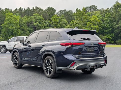 Used 2022 Toyota Highlander XSE AWD/4WD image 3