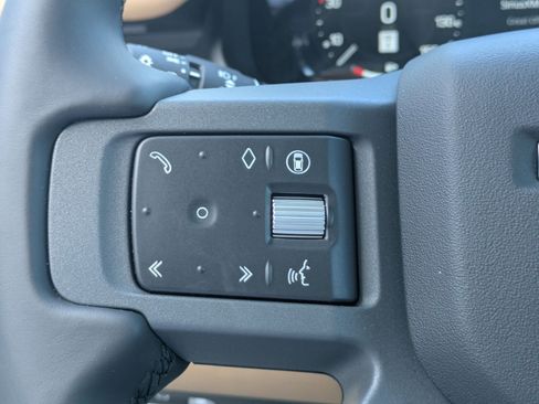 New 2026 Land Rover Defender 110 X-Dynamic SE AWD/4WD image 17
