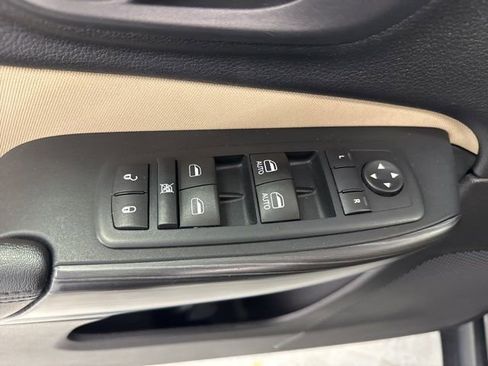 Used 2015 Jeep Cherokee Latitude w/ Cold Weather Group image 17