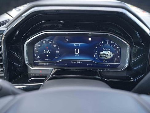Used 2022 Chevrolet Silverado 1500 LT AWD/4WD image 35