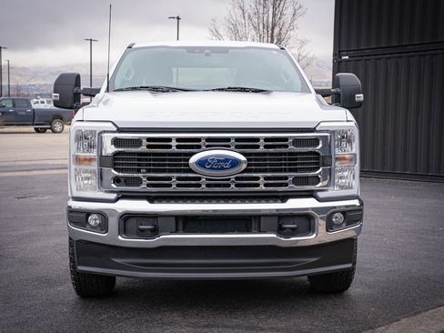 Used 2023 Ford F250 XLT w/ FX4 Off-Road Package AWD/4WD image 2