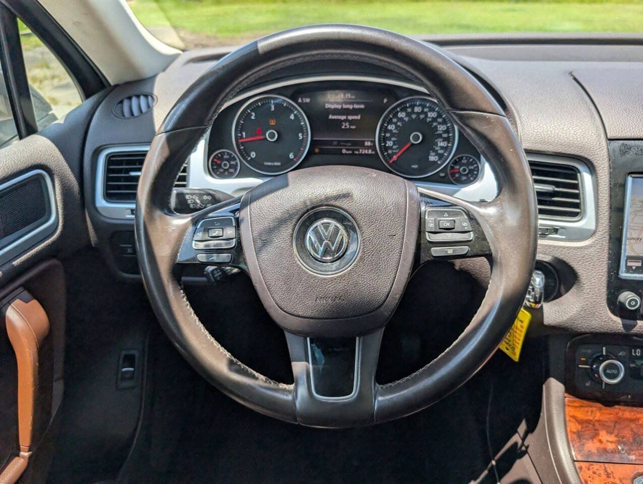 Used 2011 Volkswagen Touareg TDI AWD/4WD image 40