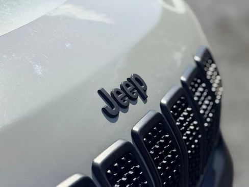 Used 2019 Jeep Cherokee Trailhawk w/ Cold Weather Group AWD/4WD image 28