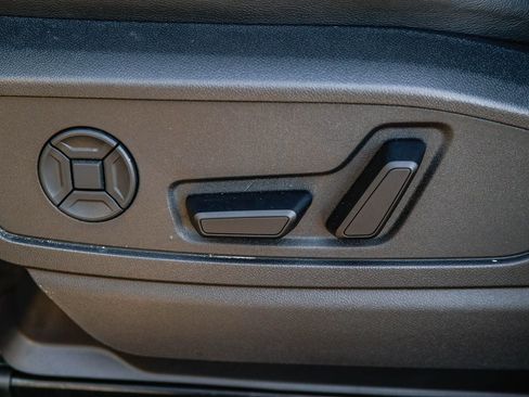 Used 2025 Audi Q5 Premium w/ Convenience Package image 23