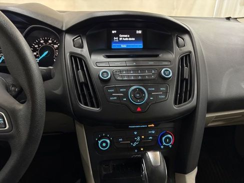 Used 2015 Ford Focus SE w/ Interior Protection Package FWD image 25