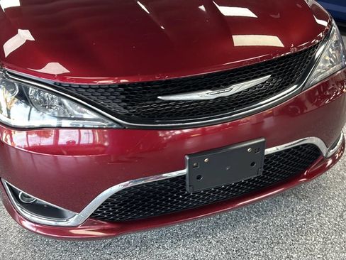 Used 2019 Chrysler Pacifica Limited FWD image 40