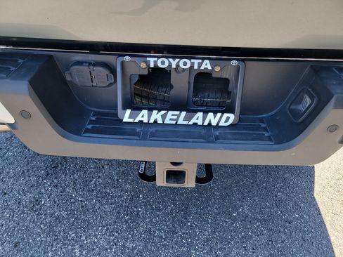 Certified 2024 Toyota Tacoma SR5 w/ SR5 Upgrade Package AWD/4WD image 11
