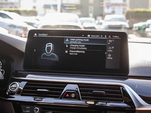 Certified 2023 BMW 530e w/ Premium Package image 14