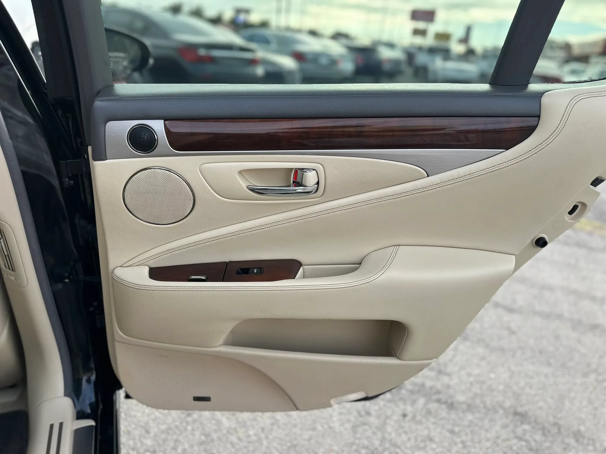 Used 2014 Lexus LS 460 AWD w/ Comfort Package image 24