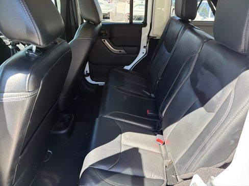 Used 2018 Jeep Wrangler Unlimited Sahara image 23