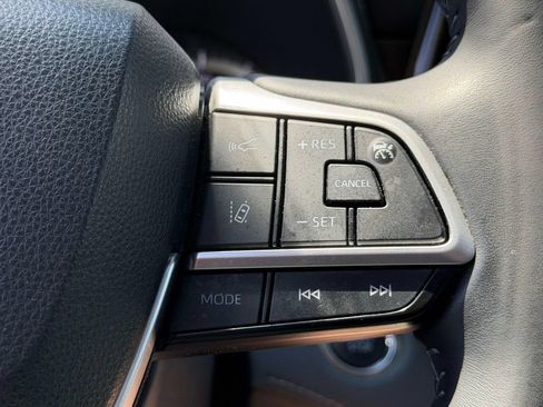 Used 2023 Toyota Highlander XLE AWD/4WD image 35