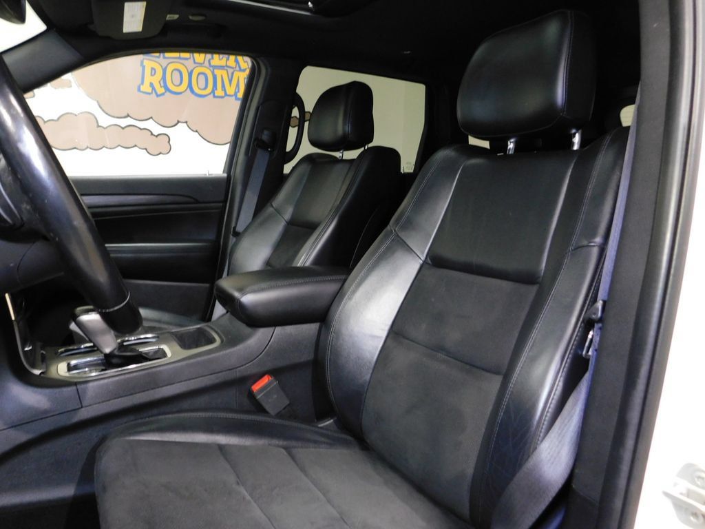 Used 2020 Jeep Grand Cherokee Altitude AWD/4WD image 30