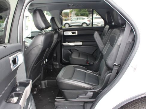 Used 2024 Ford Explorer Limited w/ Limited Technology Package AWD/4WD image 13