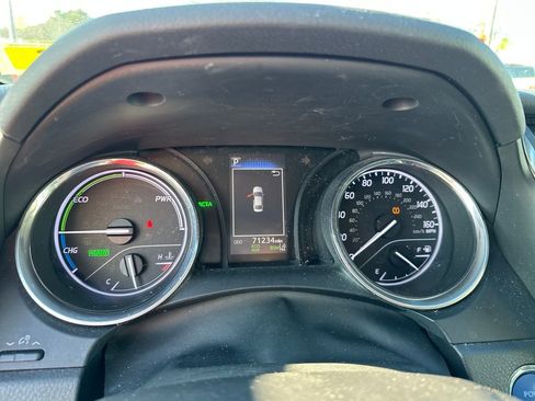 Used 2020 Toyota Camry SE w/ Sunroof Package image 15