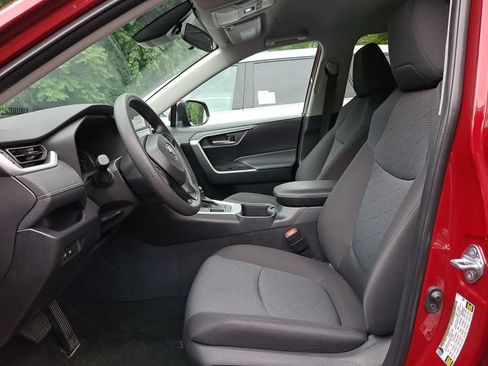 Used 2025 Toyota RAV4 XLE AWD/4WD image 9