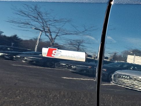 Used 2023 Audi Q8 Prestige image 33