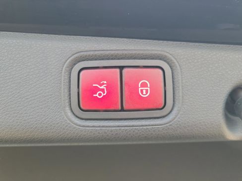 Used 2020 Mercedes-Benz E 350 Sedan image 11