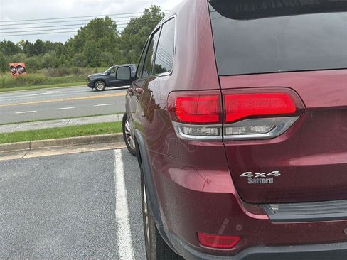 Used 2021 Jeep Grand Cherokee Laredo X AWD/4WD image 7