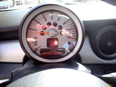 Used 2010 MINI Cooper Hardtop image 25