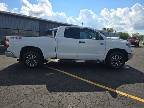 Used 2017 Toyota Tundra SR5 image 8