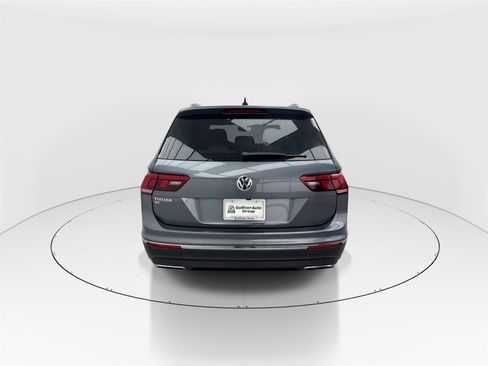 Used 2021 Volkswagen Tiguan SE w/ Panoramic Sunroof Package image 7