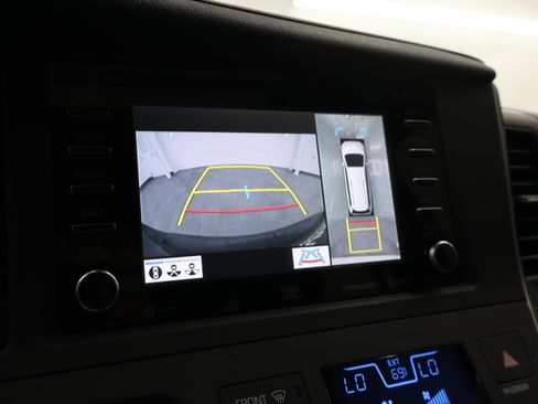 Used 2018 Toyota Sienna Limited Premium AWD/4WD image 18