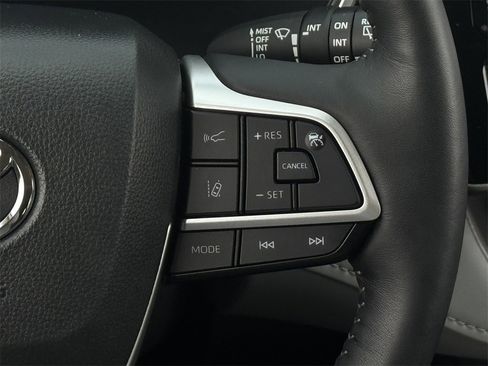 Used 2024 Toyota Highlander Limited image 15