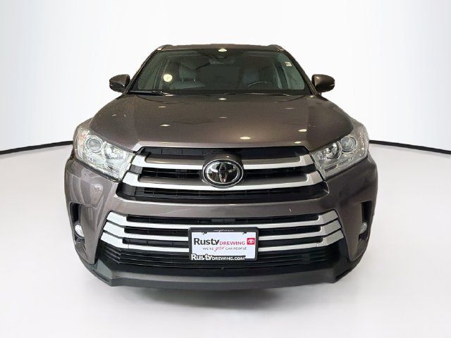 Certified 2017 Toyota Highlander XLE w/ Carpet Mat Package AWD/4WD image 2