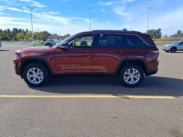 Used 2023 Jeep Grand Cherokee Limited w/ Luxury Tech Group II AWD/4WD image 5