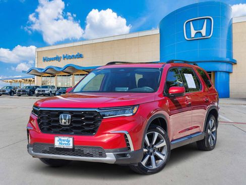 Used 2025 Honda Pilot Touring image 1