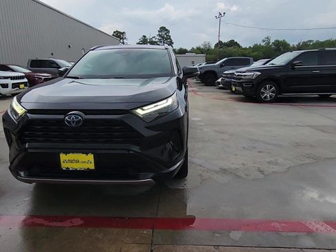 Used 2024 Toyota RAV4 SE w/ Convenience Package AWD/4WD image 12