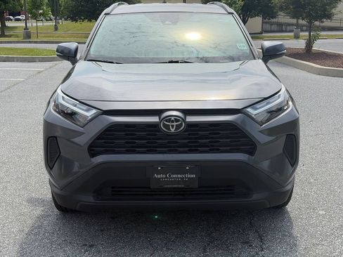 Used 2022 Toyota RAV4 XLE AWD/4WD image 2