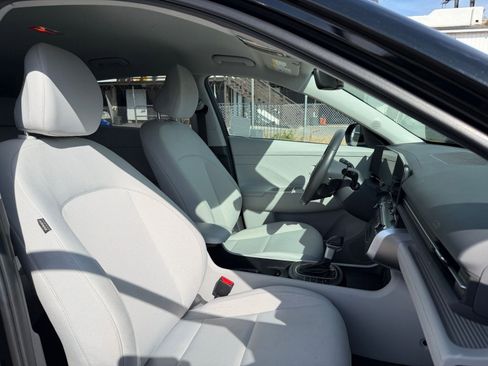 Used 2025 Hyundai Kona SEL image 36