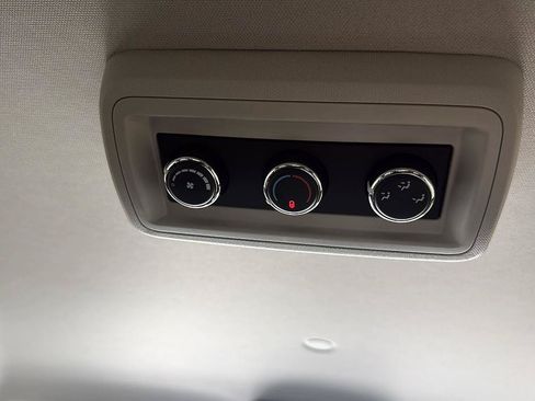 Used 2018 Dodge Grand Caravan SE w/ UConnect Hands-Free Group FWD image 34