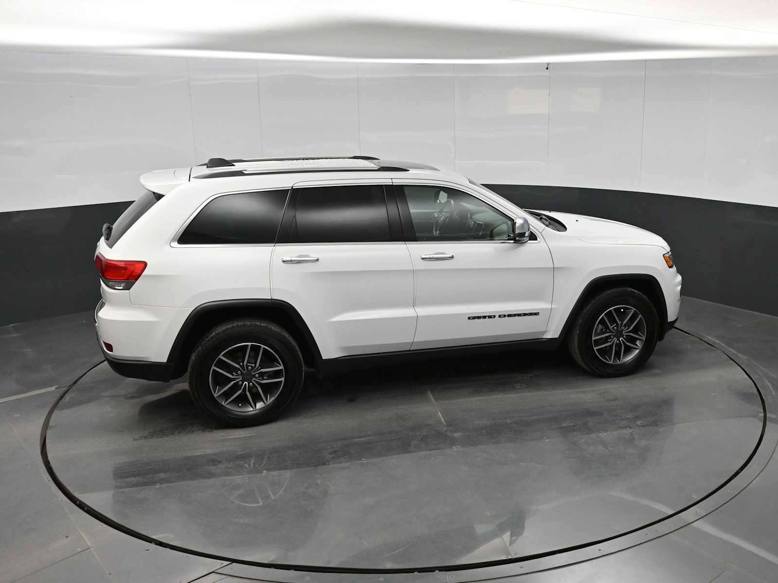 Used 2019 Jeep Grand Cherokee Limited w/ Trailer Tow Group IV AWD/4WD image 32