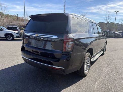 Used 2024 Chevrolet Suburban LT image 3