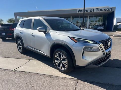 Used 2023 Nissan Rogue SV image 1