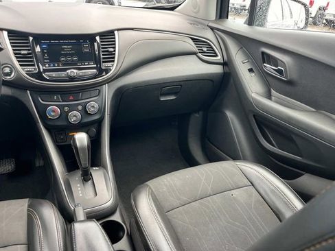 Used 2018 Chevrolet Trax LT w/ LT Convenience Package image 16