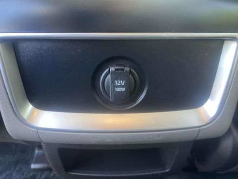 Used 2025 Kia Carnival FWD image 22