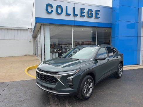 New 2026 Chevrolet Trax LT w/ Driver Confidence Package image 1