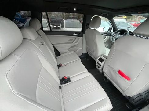 Certified 2022 Volkswagen Tiguan SE R-Line image 21