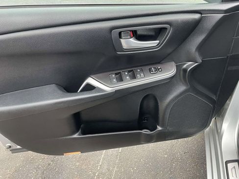 Used 2016 Toyota Camry SE image 21