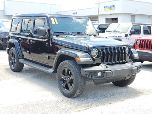 Used 2021 Jeep Wrangler Unlimited Sahara image 3