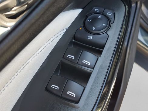 Used 2025 Chevrolet Trax LT FWD image 20